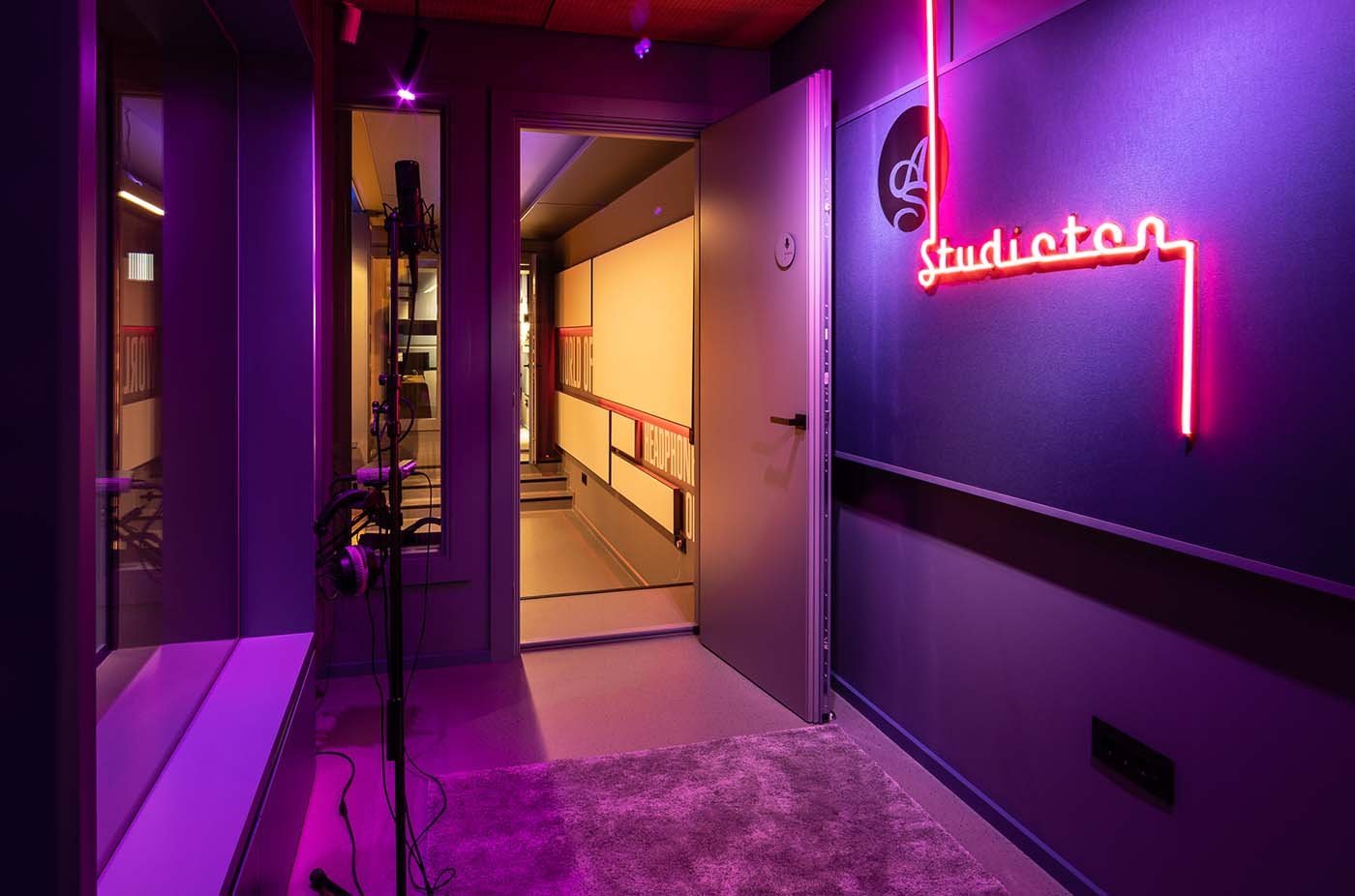 AS STUDIOTON