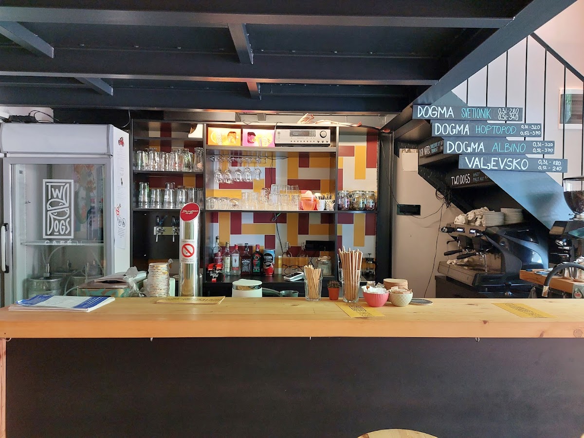 Two Dogs Cafe — photo