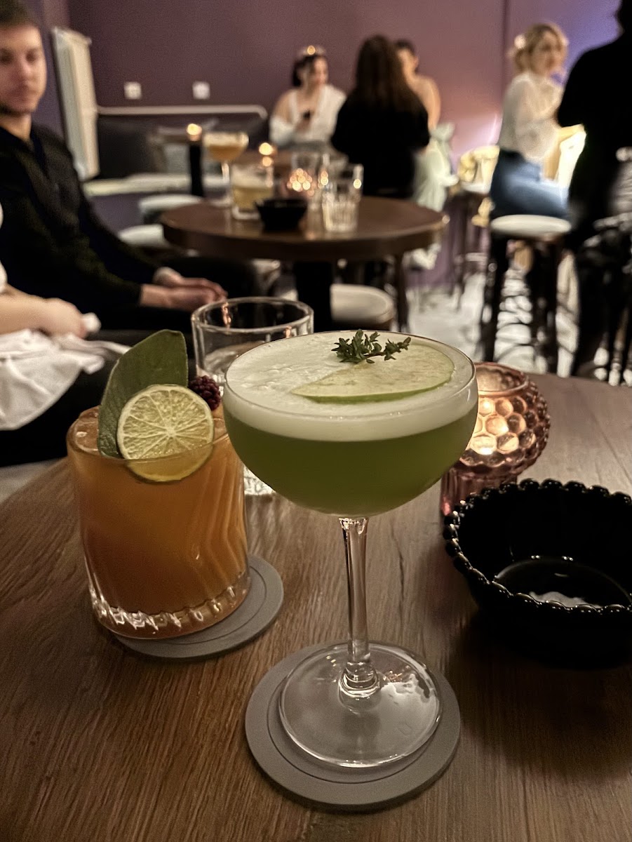 Ljiljan cocktail bar — fotografija