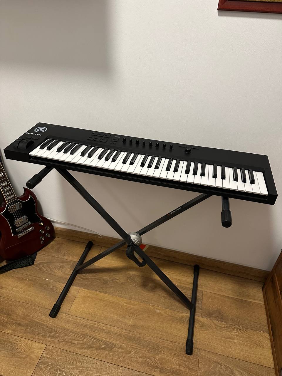 #sale Prodajem: Midi-tastaturu NI Komplete Kontrol A61 Postolje Proel SPL100 Sustain pedalu Nektar NP-2 Kabl Hama USB A->B, 5 metara Kao što vidite na fotografiji, sve je novo. — fotografija