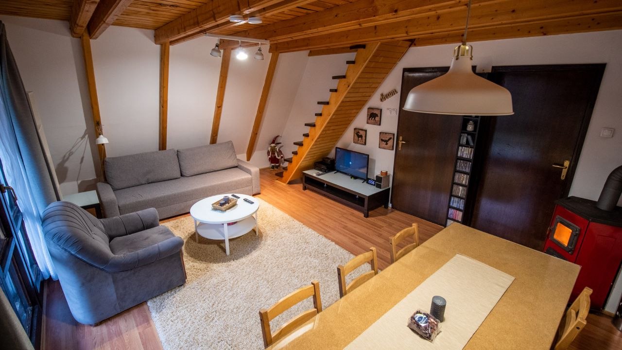 🏠 Izdaje se kuća u Beočini, na prelepom mirnom mestu, nedaleko od manastira. — fotografija