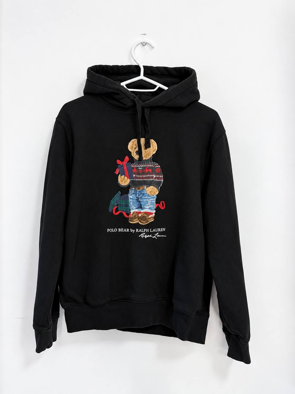 Толстовка Ralph Lauren, мужская, чёрная, S — 7 000 RSD Рубашка Massimo Dutti, в клетку, S — 1 000 RSD Майка H&M, белая, в сеточку, S — 800 RSD (новая) Платье Guess, розовое, в клетку, S — 2 500 RSD Пл — фото