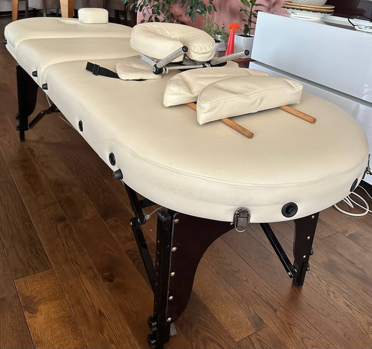 I am selling a professional portable (folding) massage table of the premium brand MasterPRO, a model from the VIP OVAL 3 series in cream color. — photo