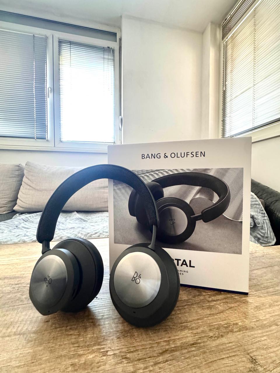 Беспроводные наушники Bang & Olufsen Beoplay Portal (Black) Цена: 380 € Состояние: новые, мало б/у, есть оригинальная коробка и чеки Тип: закрытые, полноразмерные Звук: фирменный звук Bang & Olufsen, — фото