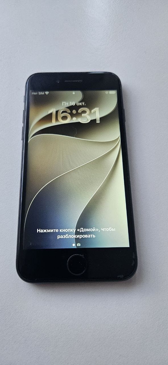 iPhone SE 2, аккумулятор заменён, работает, 80€ — фото