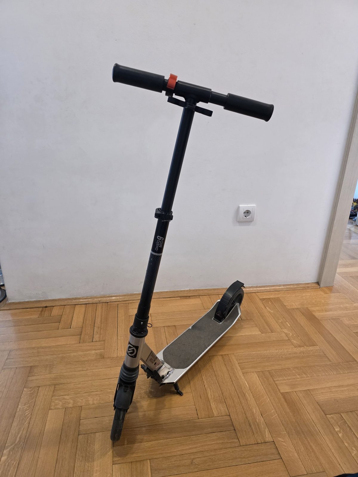 DECATHLON scooter Oxelo Mid 9, dark grey/black, max. — photo