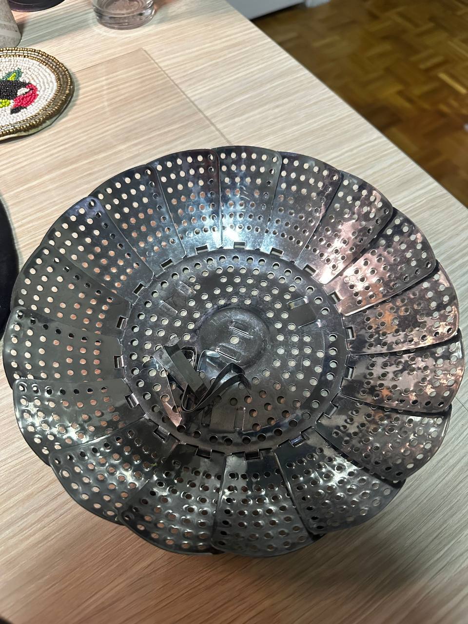 Folding metal steamer insert for pan, 300 dinar — photo