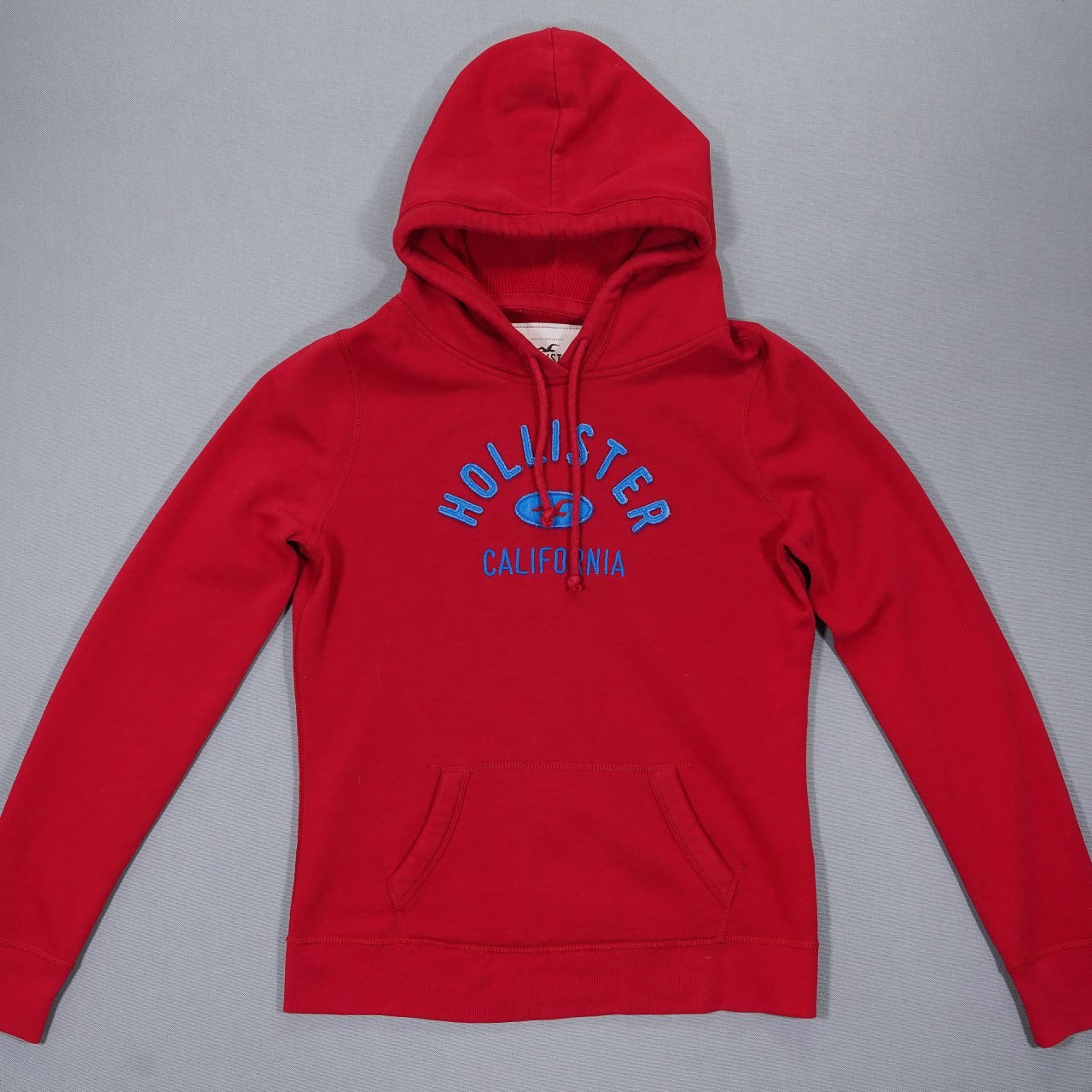 Hollister California женская / подростковая худи-толстовка, красная, размер 158-164 XS-S 900 rsd Худи женское Hollister Beach Crew салатового цвета, размер S капюшоном 900 дин Superdry Track & Field P — фото