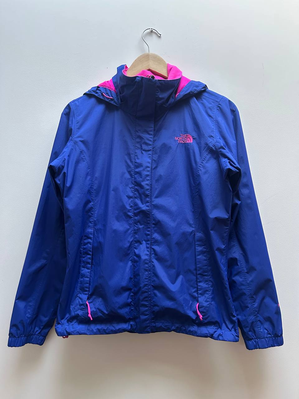 Куртка женская The North Face хорошее состояние ,размер S, 3000 динар ,Белград Куртка женская Bogner,Оригинал(в магазине +- 40000),отличное состояние,размер S 2800 динар Пуховик женский NIKE ACG,хорош — фото