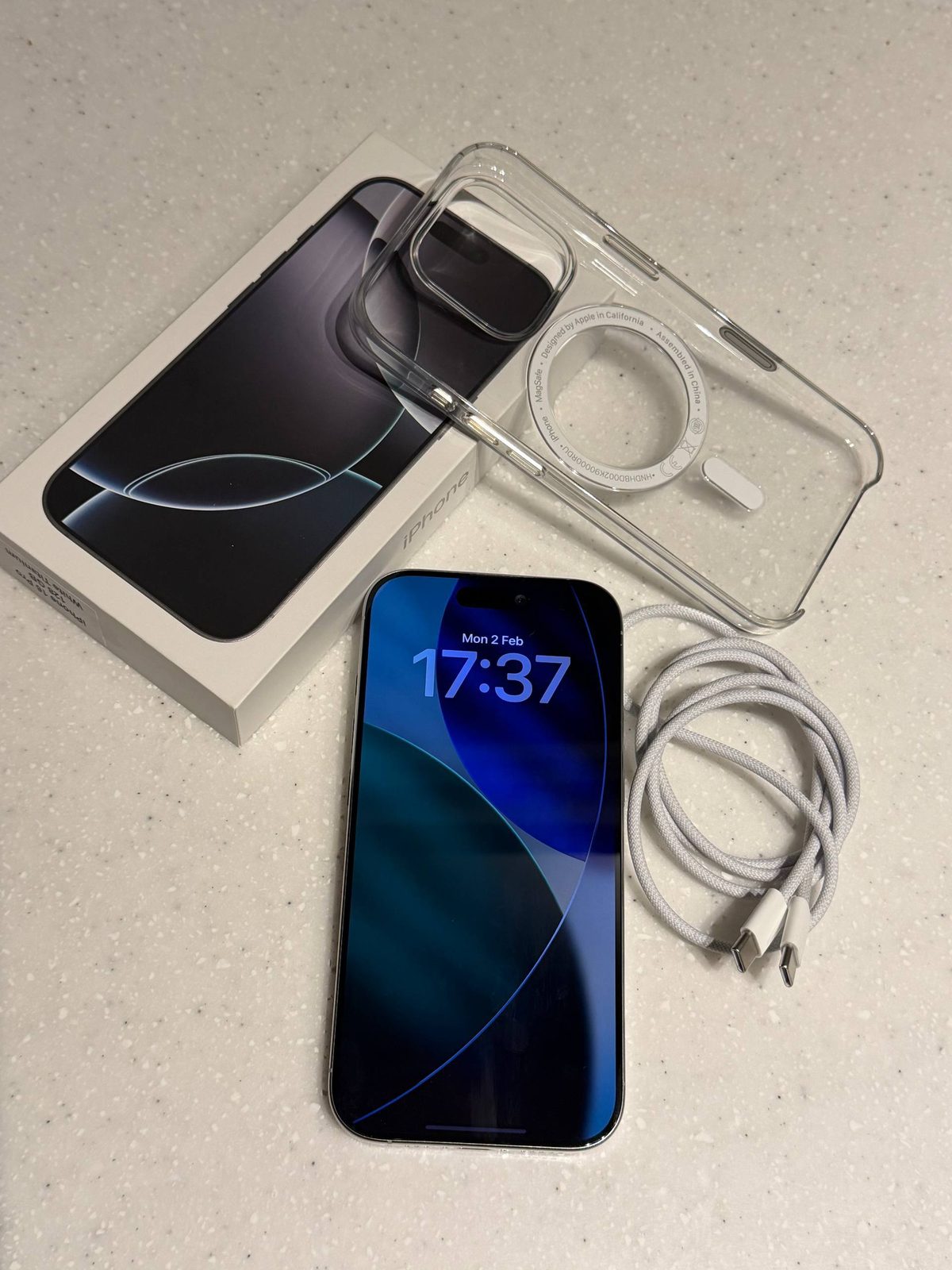 Продам iPhone 16 Pro 128 GB в белом цвете. — фото