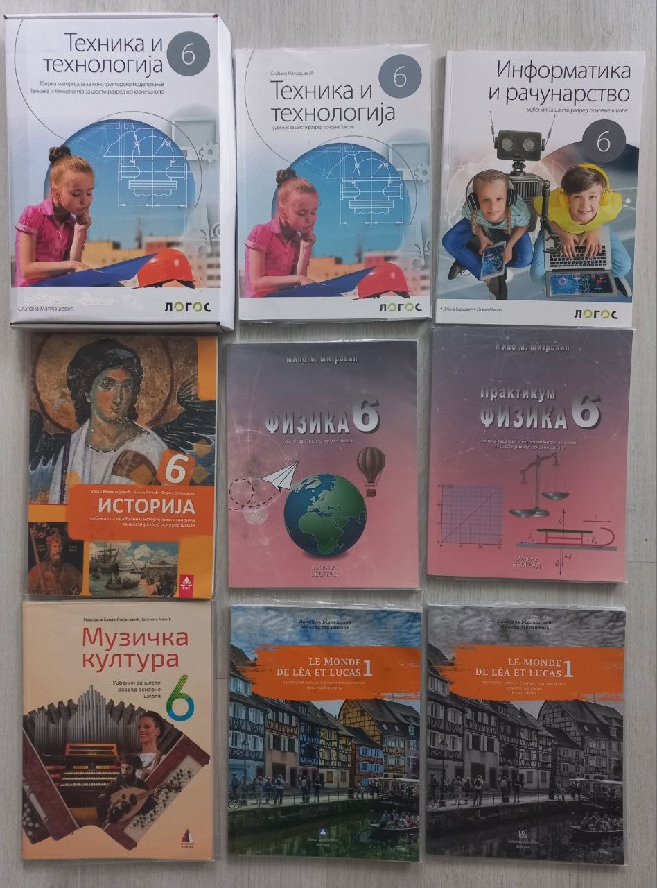 Textbooks for level 6 and level 5 French. — photo