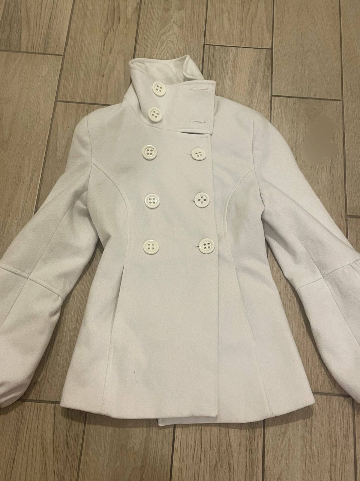 coat size S 🫗 white tight coat with buttons 1200 dinar 🫗TRG to the Republic about the purchase write: @xsxsthetude more items HERE — photo
