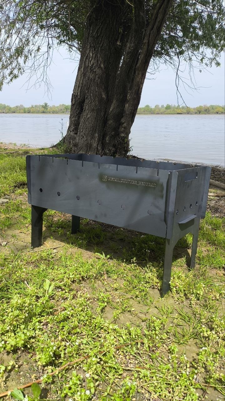 Selling a collapsible grill for 8 skewers Steel 2mm Length 60cm Width 31cm Height 39cm Price 60 euros Always in stock Belgrade, paid delivery possible — photo