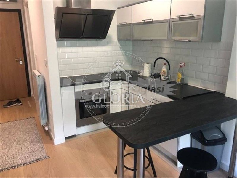 Izdajem udoban stan na Novom Beogradu, 28 kvadrata. — fotografija