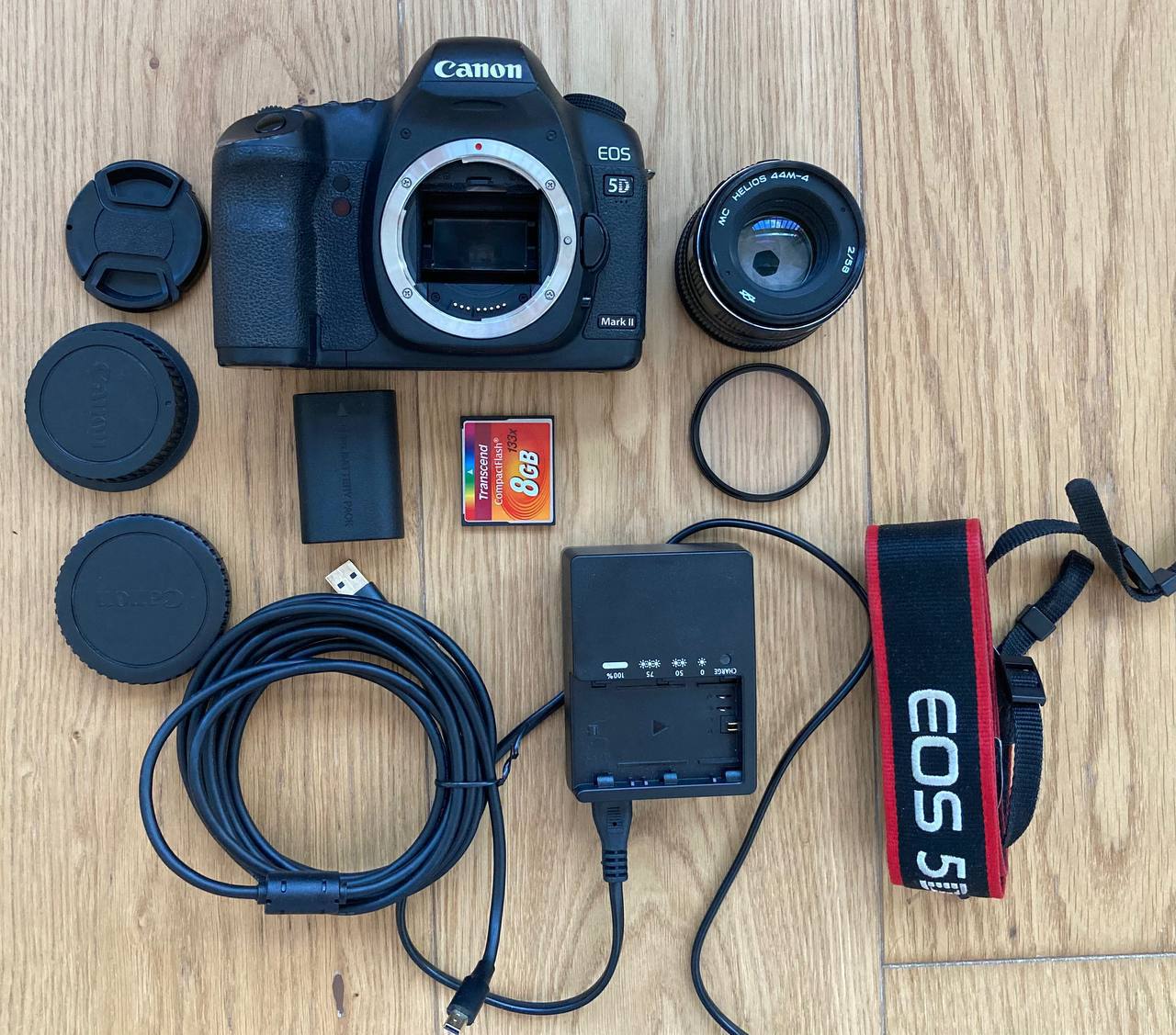 Продажа Canon 5D Mark II с объективом и допами, 250€ — фото